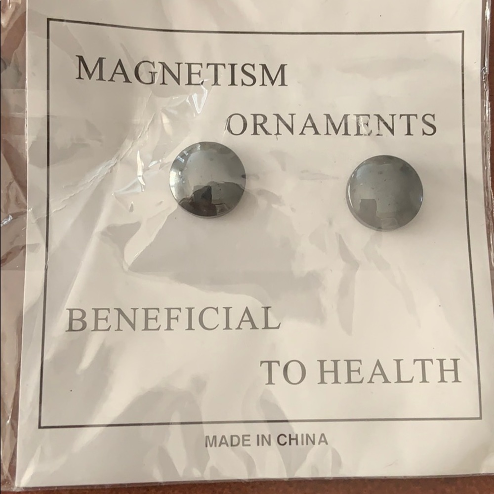 Magnetic earrings